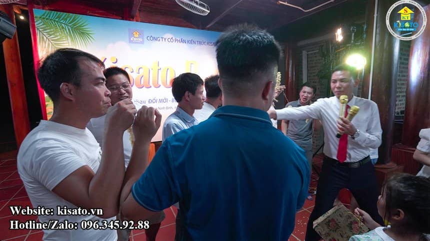Bữa tiệc tối sôi động, ấm cúng gắn kết tình cảm CBCNV lại gần nhau hơn